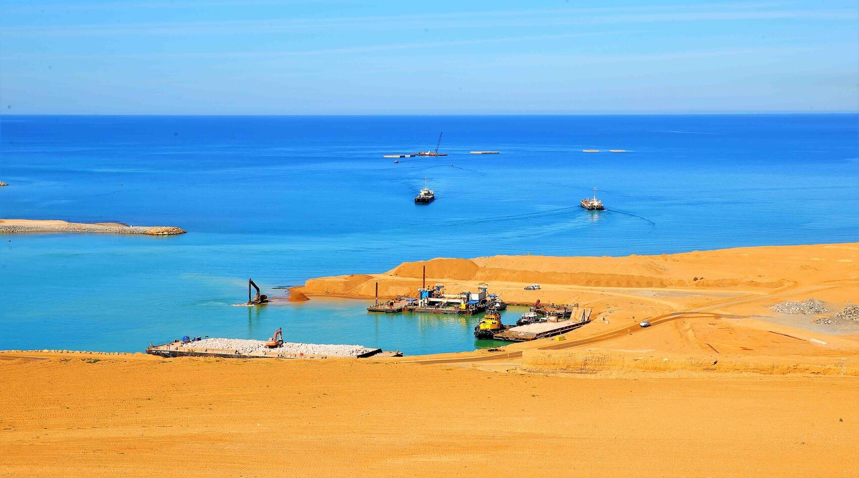  المغرب يعلن "رسميا" عن ميناء الكويرة.. فرض للسيادة على شبه الجزيرة وفكّ لاتفاق مع موريتانيا بعدم منافسة ميناء نواذيبو 