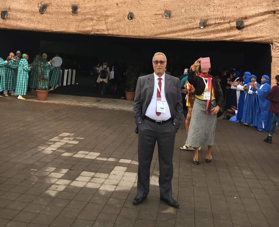 أعلن تحديه للحكومة.. رئيس جماعة بالحسيمة "يرخص" للسكان بالتجول الليلي وارتياد المقاهي في رمضان