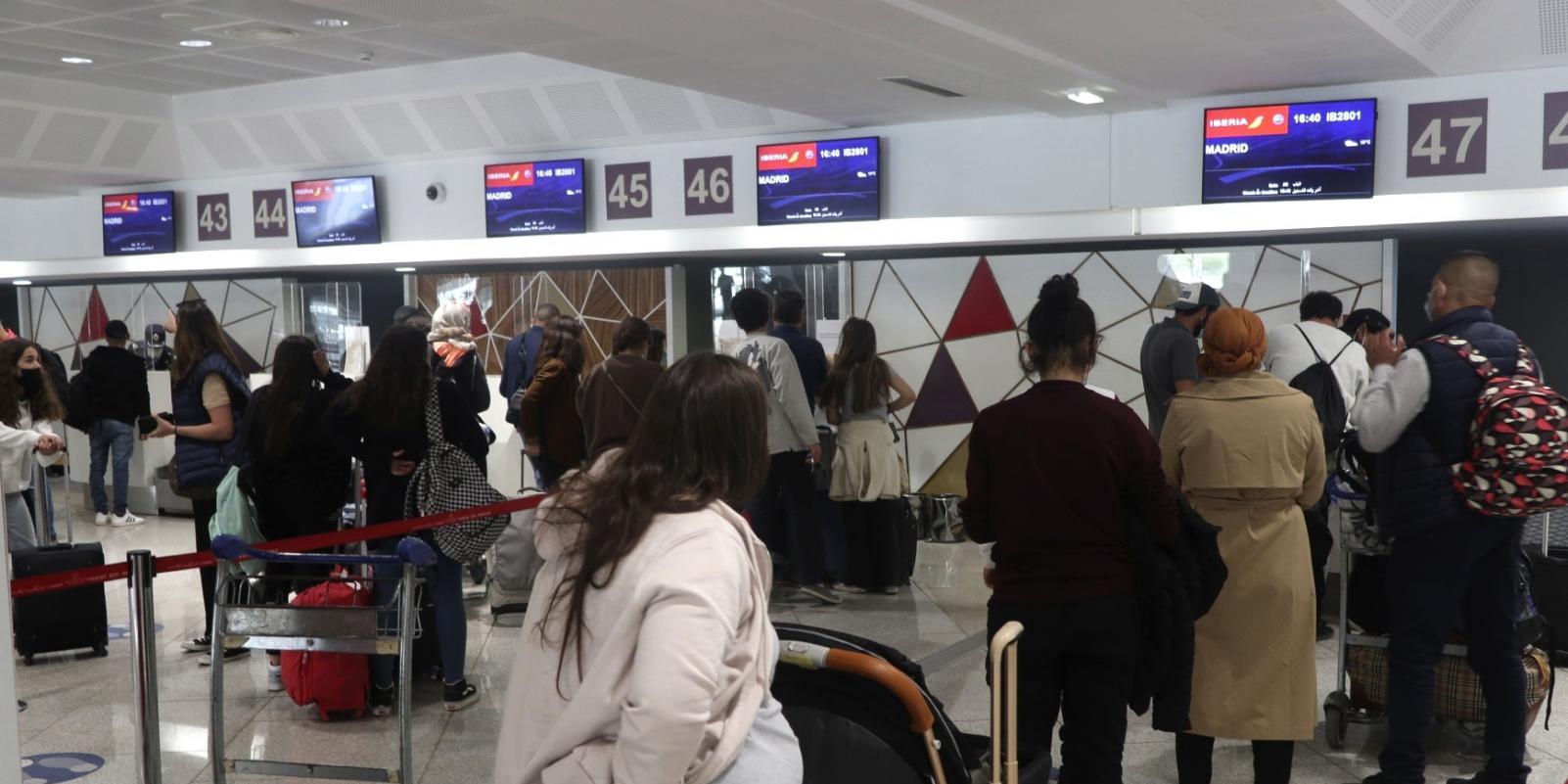 إسبانيا تُعلن إنهاء "مشكلة" العالقين في المغرب بإجلاء حوالي 4 آلاف شخص