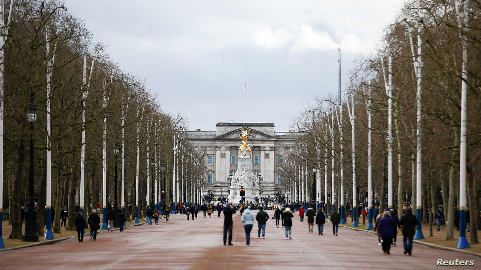  الشرطة البريطانية تعتقل رجلا حمل فأسا في شارع مركزي 