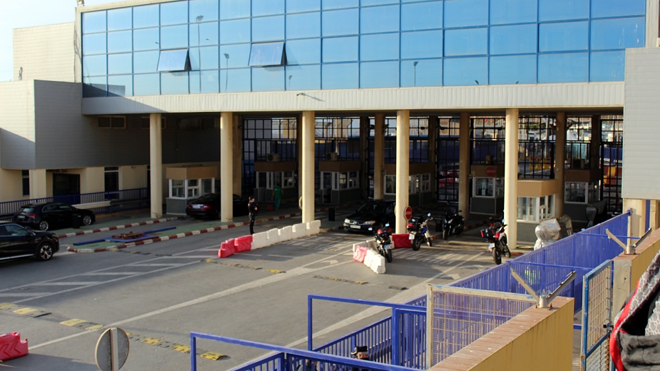  بعدما فشلت جميع السبل.. مطالب للملك محمد السادس بالتدخل لفتح معبر باب سبتة 