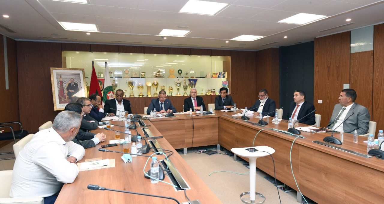  تشبث المغرب باستضافة مواعيد كروية قارية هامة ينبئ بعودة الحياة للملاعب الوطنية 