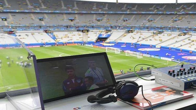  تحريف حديث نبوي  وطلب قنينة "بيرة".. زلات المعلقين تستنفر القنوات العربية 