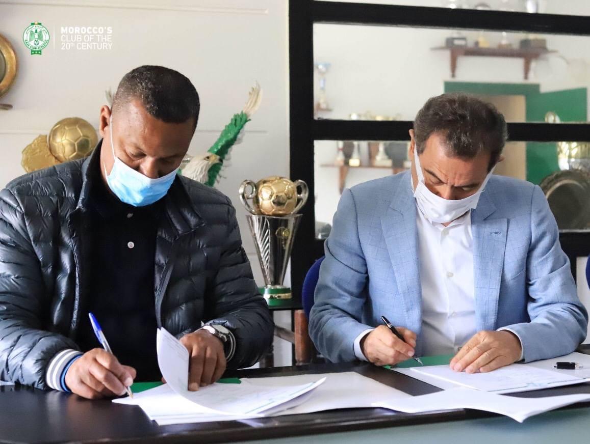  الرجاء يتعاقد مع التونسي الشابي.. من يكون المدرب الأجنبي رقم 35 في تاريخ النادي؟ 