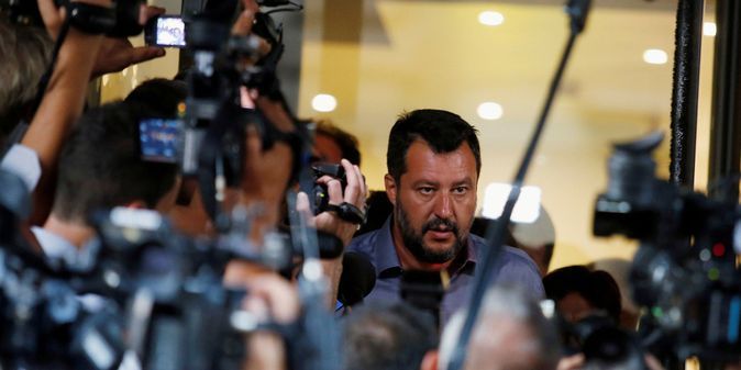 مقاضاة وزير الداخلية الإيطالي الأسبق بتهمة احتجاز مهاجرين في عرض البحر