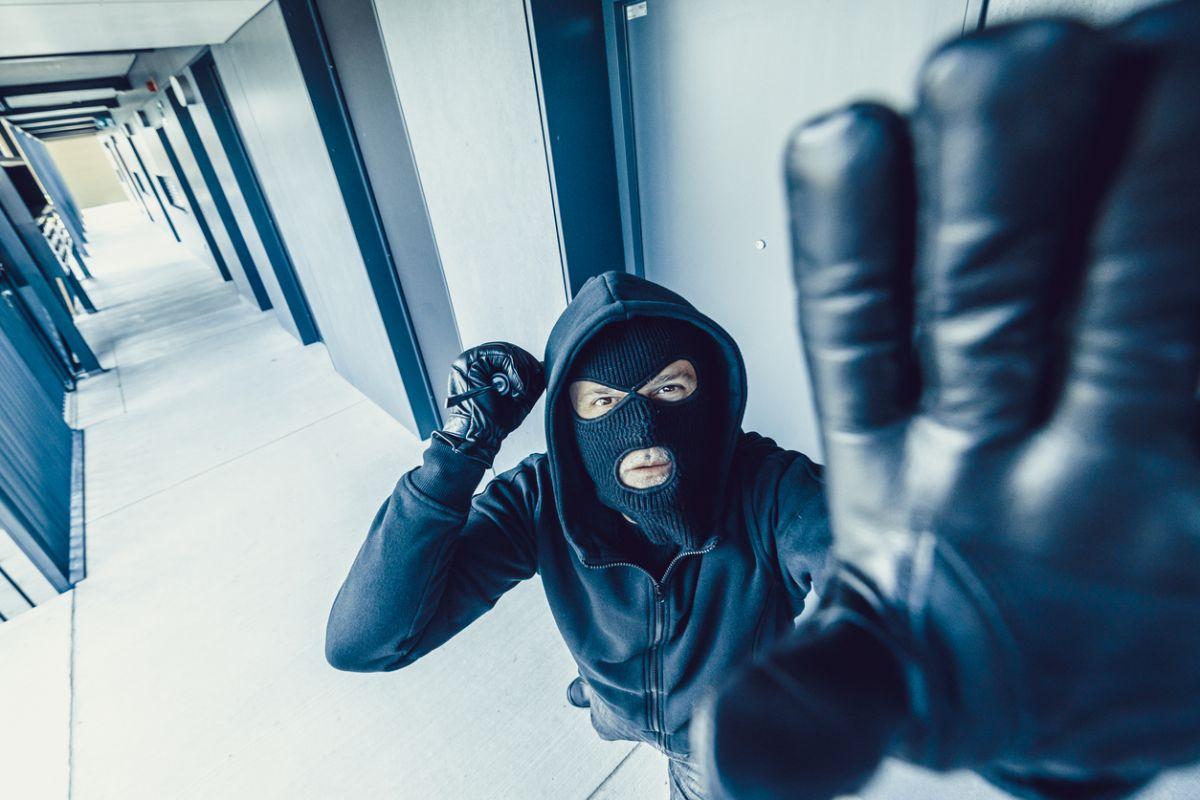 بواسطة سكاكين.. ملثمون يسطون على وكالة بنكية بطنجة في نهار رمضان