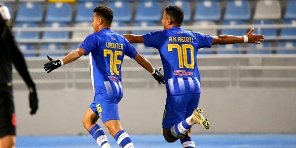  فريق اتحاد طنجة "يقلب الطاولة" على الوداد بفوز مستحق.. والرجاء يهزم الـOCS بثنائية وينفرد بالوصافة 