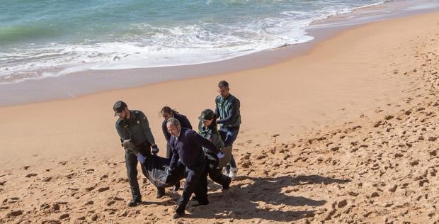  ملفه تعرض للإهمال وتحول إلى متشرد.. غرق شاب مغربي يُسائل سلطات مليلية بعد طرده من مركز للإيواء 