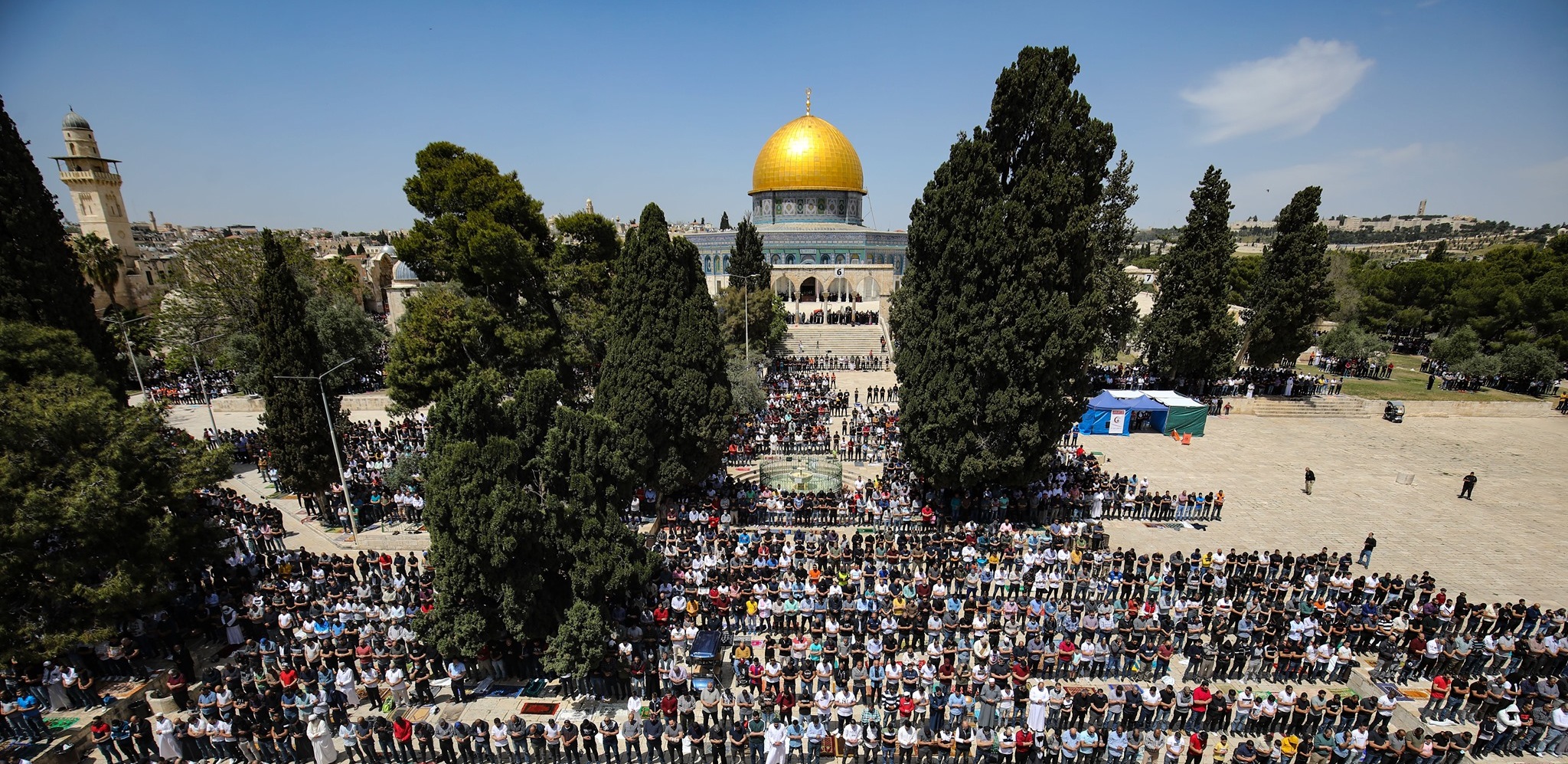 70 ألفا يؤدون صلاة الجمعة الأولى من رمضان في "الأقصى"