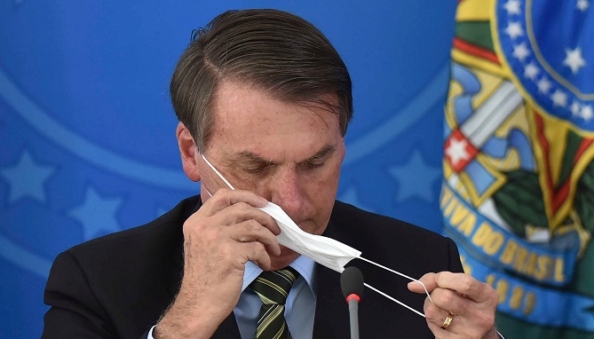 رئيس البرازيل: سأكون آخر من يتلقى اللقاح