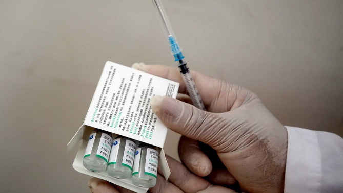 لأول مرة.. الصين تعترف بضعف فعالية بعض لقاحاتها ضد كورونا