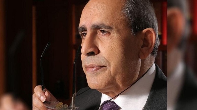 وفاة الشاعر والمفكر الفلسطيني البارز عز الدين المناصرة