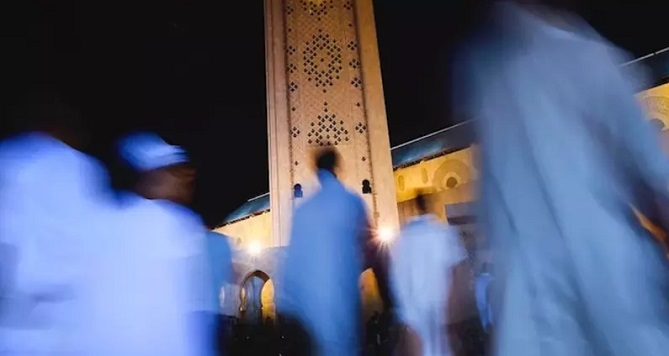 مداهمة صلاة تراويح سرية بطنجة يكشف عن حيازة الإمام للمخدرات!