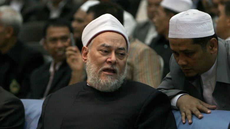 مُفتي مصر السابق: شرب الخمر والحشيش بعد الإفطار لا يبطل الصيام !