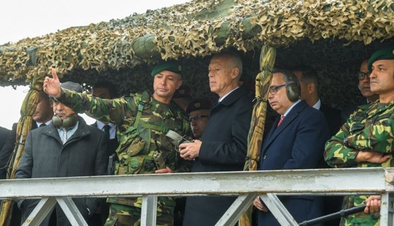  رئيس تونس في تصعيد مع خصومه: صلاحياتي تشمل قيادة الجيش وقوات الأمن 