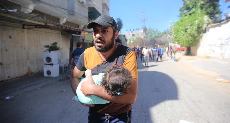 وحشية إسرائيل تفترس 18 طفلا في غارات جوية استهدفت غزة