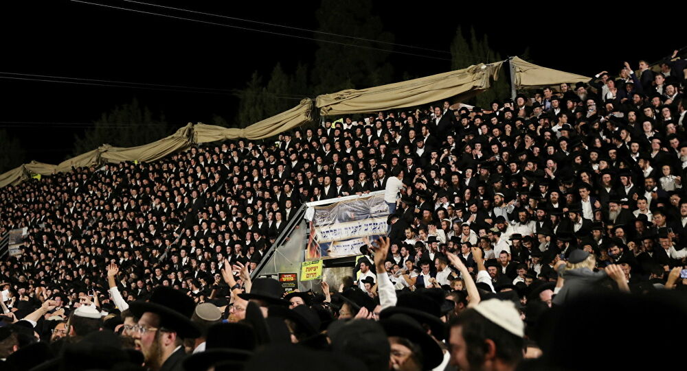  عشرات الإصابات في انهيار مدرج داخل كنيس يهودي بالقدس المحتلة (فيديو) 