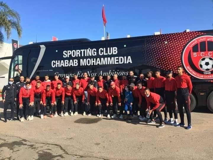 رواتب معلقة، هوية قميص مجهولة وحلقة تواصل مفقودة.. إلى أين يقود أيت منا حافلة الشباب؟