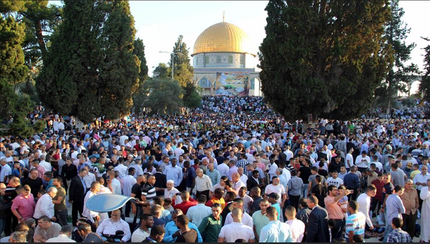 نحو 100 ألف مصل أدوا اليوم صلاة عيد الفطر في المسجد الأقصى المبارك
