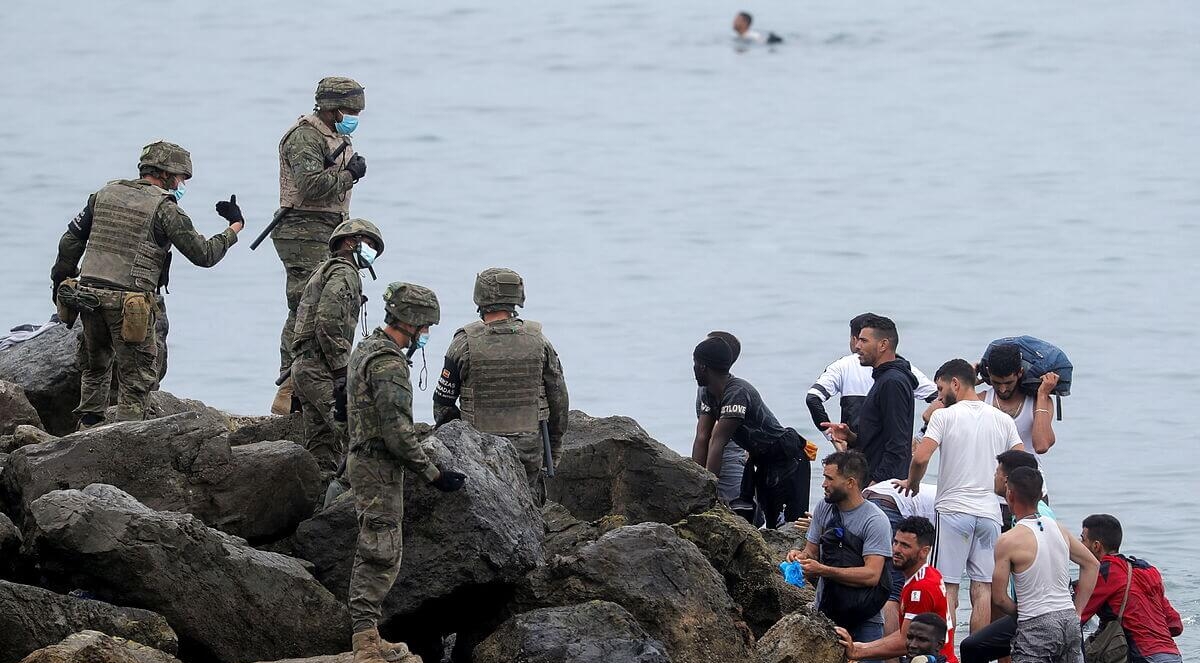 خارجية إسبانيا تستدعي سفيرة المغرب في مدريد.. ورئيس الحكومة يسافر إلى سبتة ويؤكد: سندافع على وحدة البلاد أمام أي تحدٍ