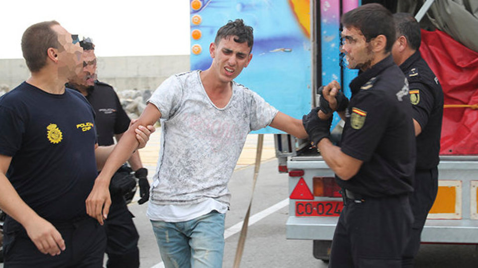  قبل إتمام ترحيلهم.. سلطات سبتة تلجأ للفحص الطبي للتحقق من سن آخر الداخلين إليها سباحة من الفنيدق 