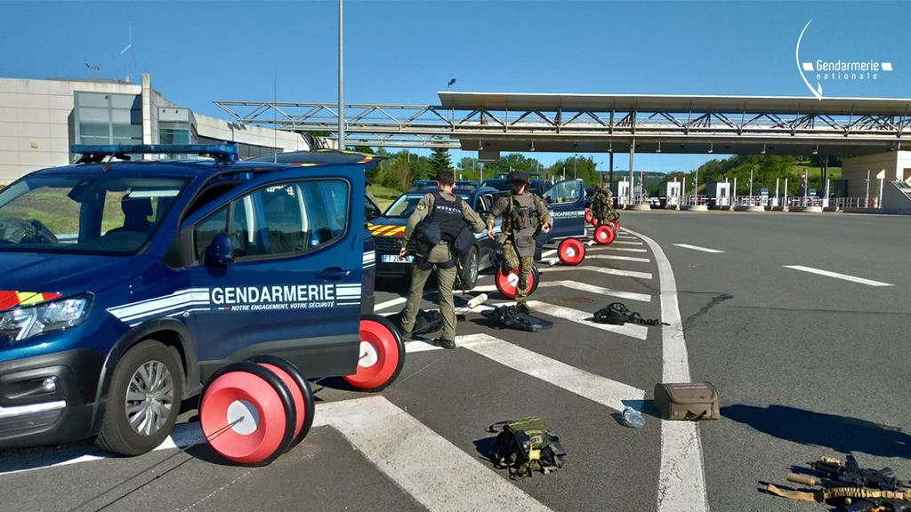  استنفار أمني في فرنسا.. مروحيتان و150 جندياً و60 دركياً للبحث عن جندي سابق مدجج بالسلاح 