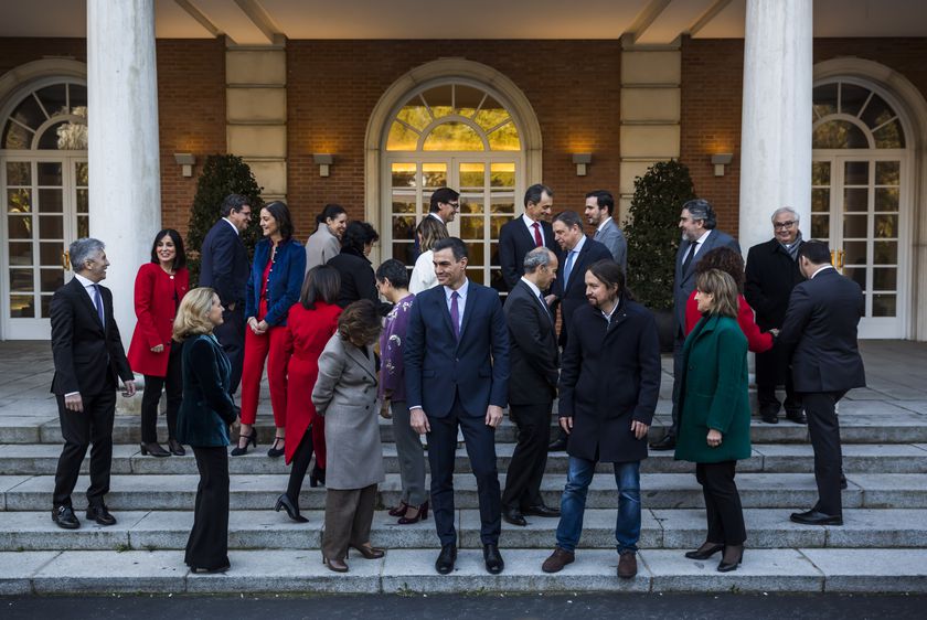  بعضهم لم يكن لديه أي علم.. قرار إدخال زعيم "البوليساريو" إلى إسبانيا يكشف تصدع حكومة سانشيز 