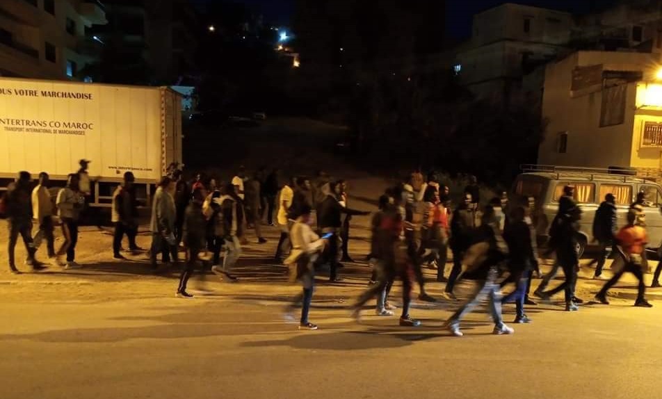 بعد سبتة.. مهاجرون أفارقة يتدفقون على شواطئ طنجة استعدادا للهجرة