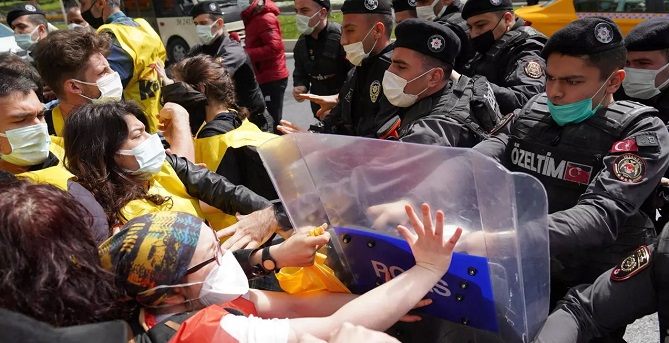 اعتقال 212 شخصا خروجوا في احتجاجات عمالية غير مرخصة بإسطنبول