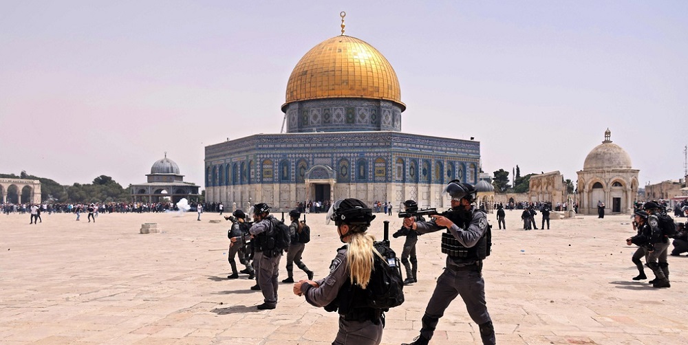  قوات الاحتلال تقتحم الأقصى 