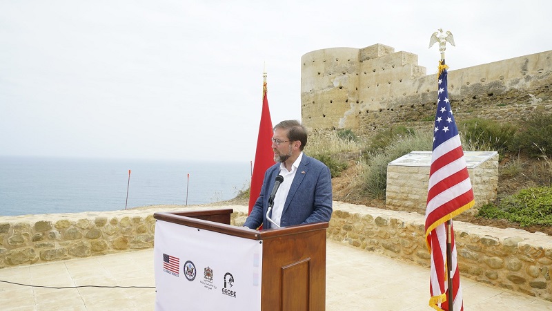  القائم بأعمال سفارة الولايات المتحدة بالمغرب يزور الموقع الأثري "قلعة الطوريس" بالحسيمة 