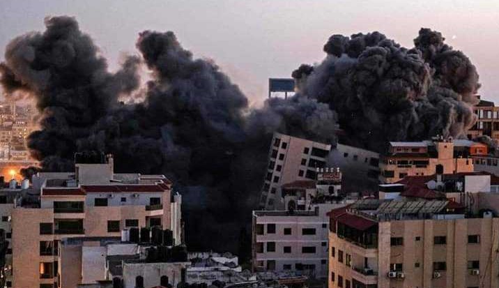  إسرائيل تدمر برجا سكنيا غربي مدينة غزة 