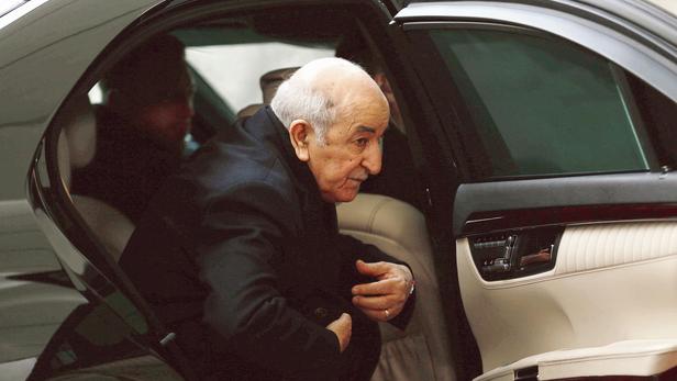  صحيفة فرنسية: النظام الجزائري اليائس يبحث عن "كبش فداء" 