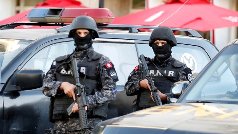  تونس تحبط هجوماً إرهابياً أمام وزارة الداخلية 