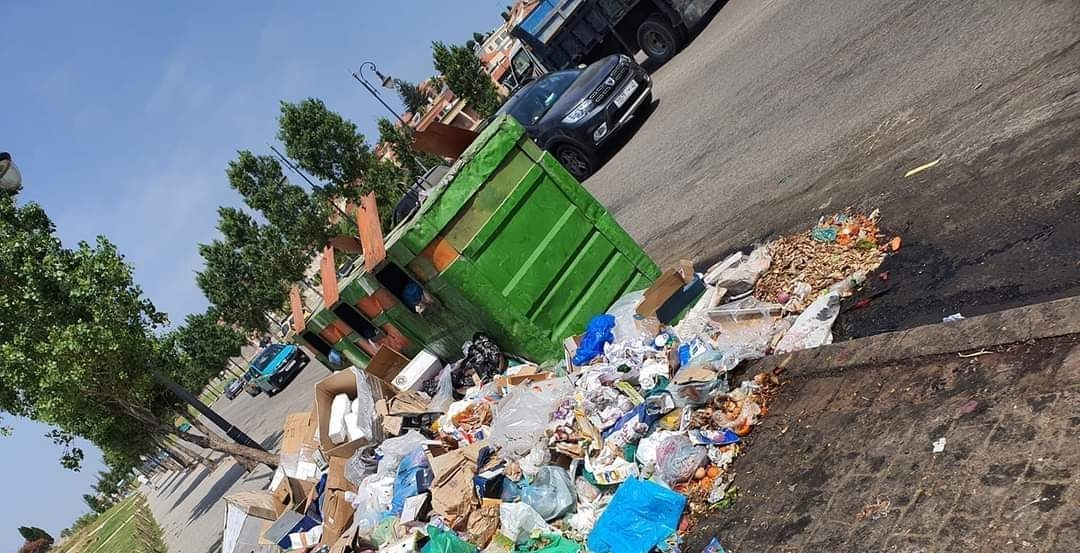  الأزبال تغزو مدينة طنجة بعد شروع شركتين جديدتين في عملهما بأسطول مؤقت 