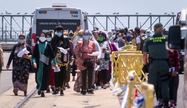 رغم الأزمة الدبلوماسية.. المغرب يفتح حدوده البحرية مع إسبانيا لإعادة العاملات المغربيات