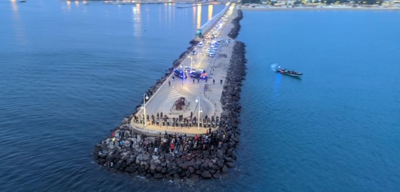  إصابة 20 عنصرا من الحرس الإسباني في مواجهات عنيفة لمنع اقتحام 150 مهاجرا لمليلية 