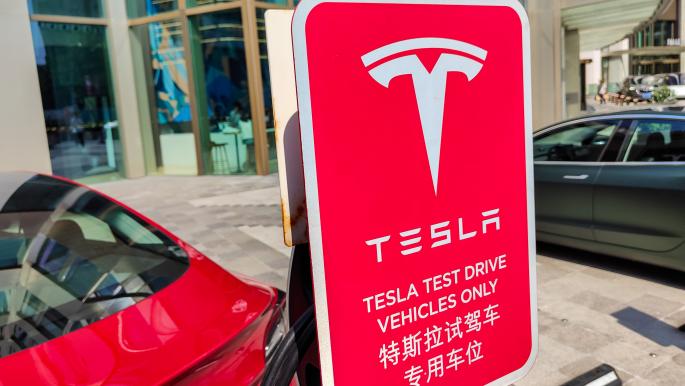 تسلا تراهن على التوسع في خدمة التأمين على سياراتها بنظام جديد للتقييم