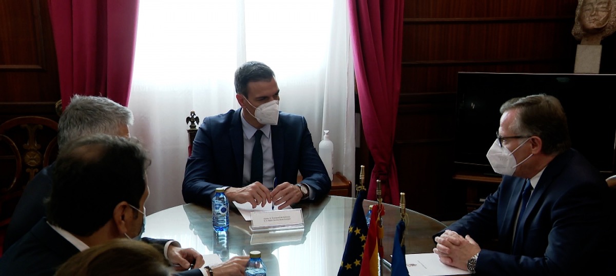  لإقناع الرباط يإنهاء "الحصار الاقتصادي".. رئيسا سبتة ومليلية يجتمعان بسانشيز قبل بدء المفاوضات مع المغرب 