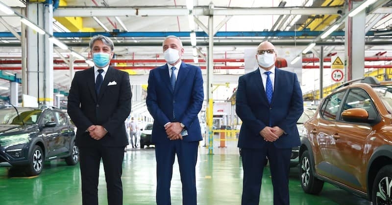 العلمي يوقع مع الرئيس التنفيذي لمجموعة رونو اتفاقية تصنيع سيارات كهربائية بالمغرب وحجم مشتريات يصل إلى 3 مليار أورو