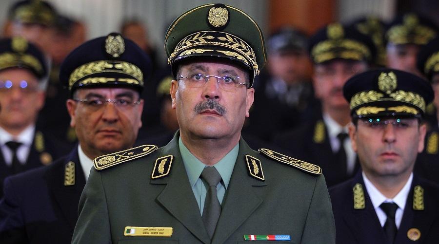 قائد الدرك في الجزائر يشتري جواز سفر دولة أجنبية ويفر من البلاد بأسرار النظام العسكري