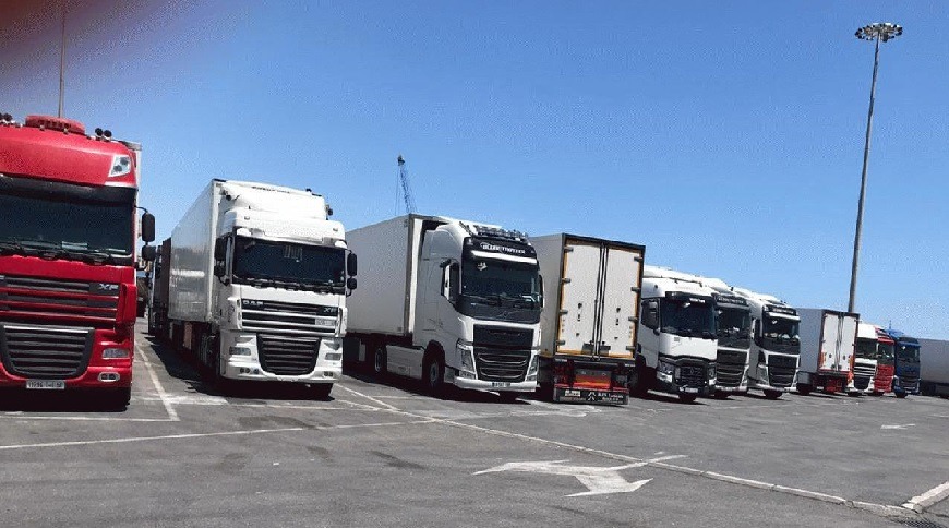 بحجة إتلاف البضائع.. ضغوط لمنع التفتيش اليدوي للشاحنات بالميناء المتوسطي والجمركيون متخوفون من المخدرات