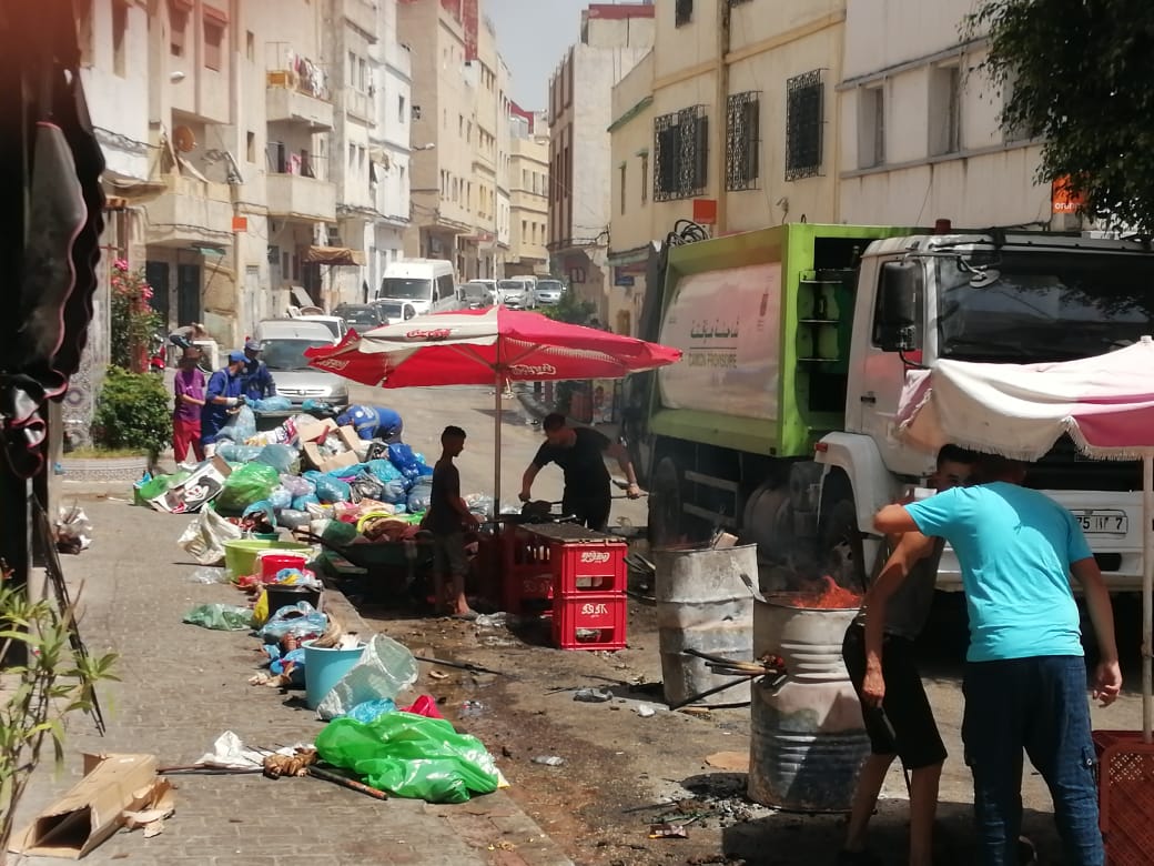 الأزبال ومخلفات الأضاحي غزت المدينة.. عيد الأضحى الأول لشركتي النظافة الجديدتين بطنجة يتحول إلى "كارثة"
