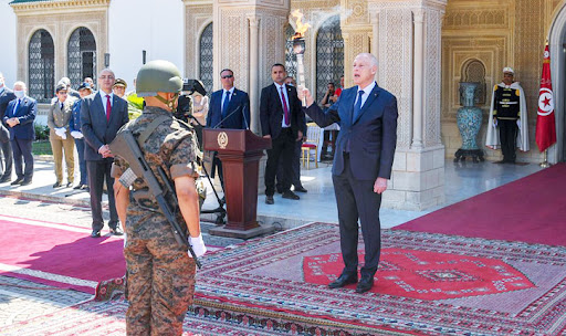  الرئيس التونسي : من يطلق رصاصة واحدة سيطلق عليه الجيش وابلا من الرصاص 