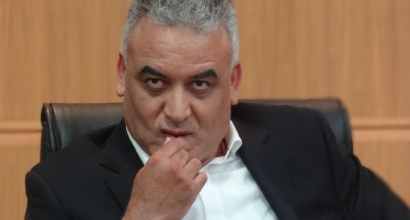  تنقل بين 3 أحزاب في أسبوع واحد.. أبرشان يتحول إلى حديث الشارع السياسي بطنجة بسبب "التيه" الذي يعيشه 