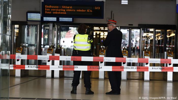  بعد ظهور متحور جديد لفيروس "كوفيد19".. السلطات المغربية تمنع أي مسافر قادم من جنوب إفريقيا من دخول تراب المملكة 