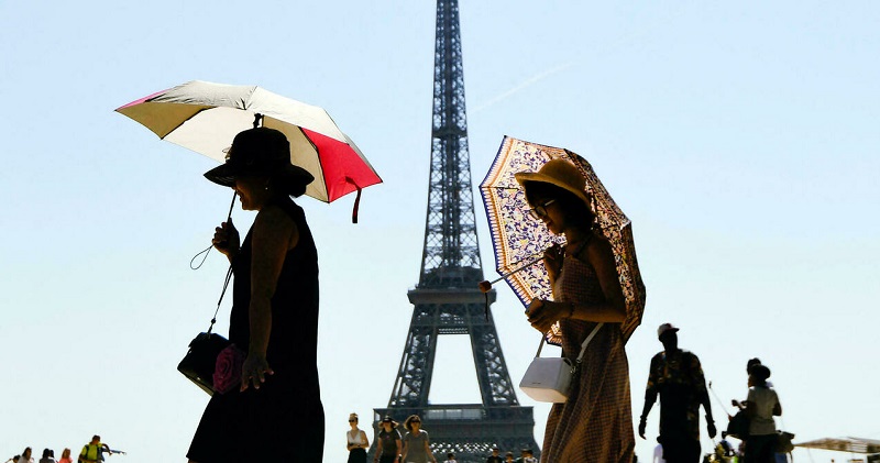  برج إيفل يعود لاستقبال الزوار بعد إقفاله بسبب الوباء 