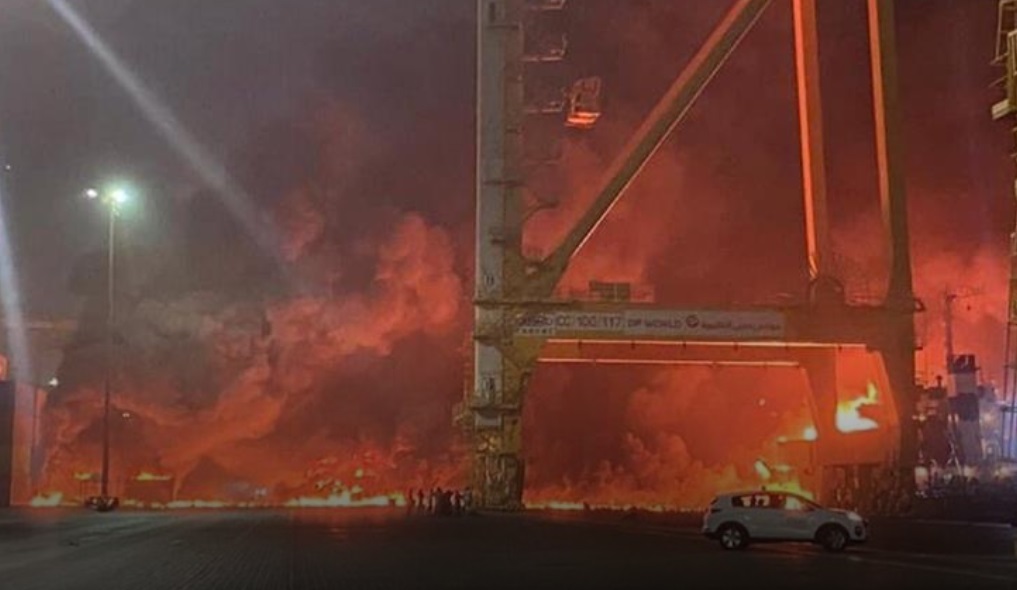  انفجار عنيف في ميناء جبل علي بدبي (فيديو) 