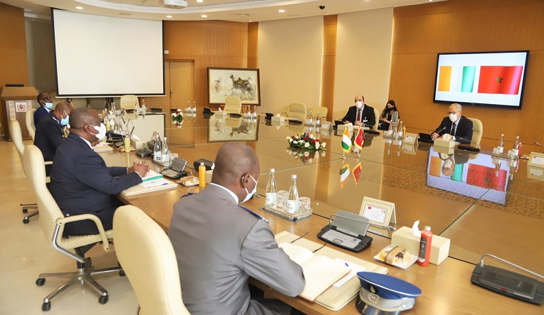  عبد اللطيف لوديي يستقبل وزير دفاع كوت ديفوار لتعزيز العلاقات العسكرية 