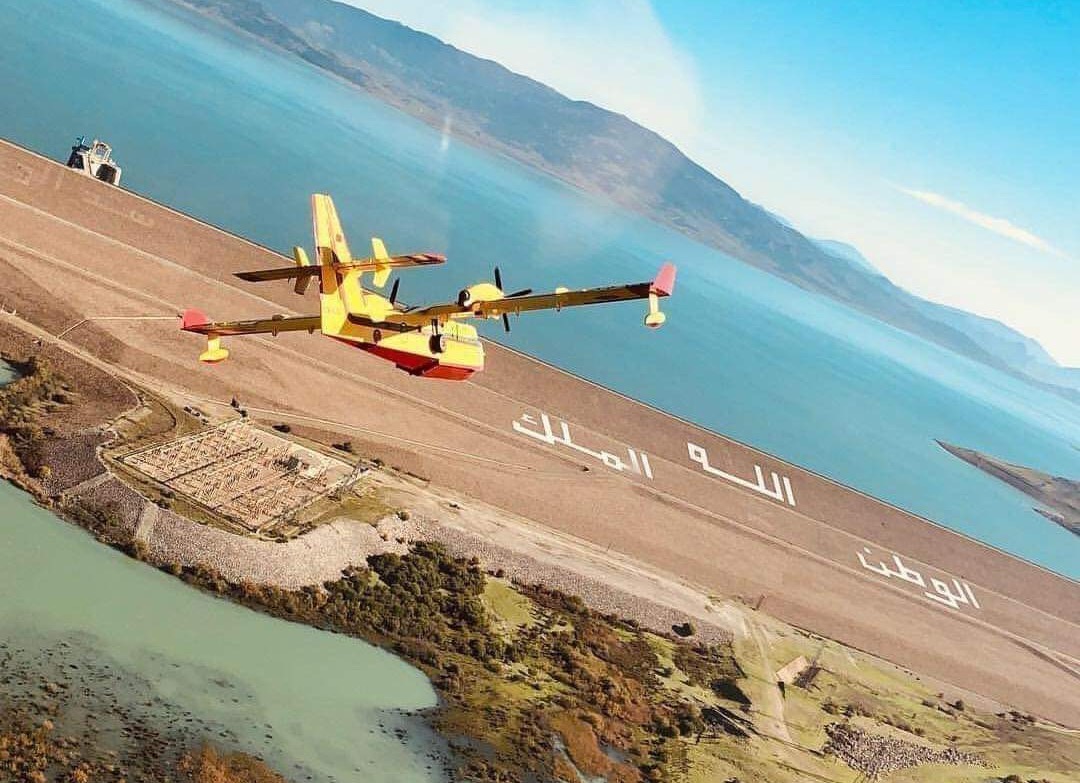 طائرات "كنداير" المعروضة على الجزائر لإخماد حرائقها.. تحمل 6000 لتر في 12 ثانية والمغرب الوحيد الذي يتوفر عليها بإفريقيا